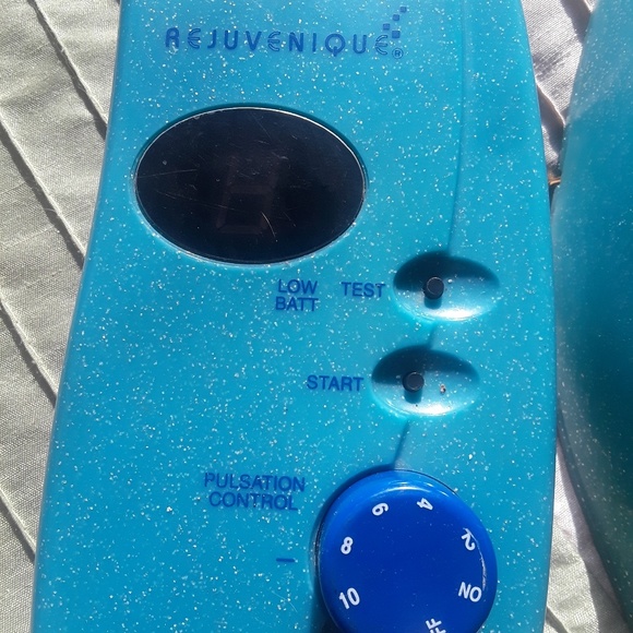 Rejuvenique pulsating face firmer and toner w/ gel - Picture 2 of 6